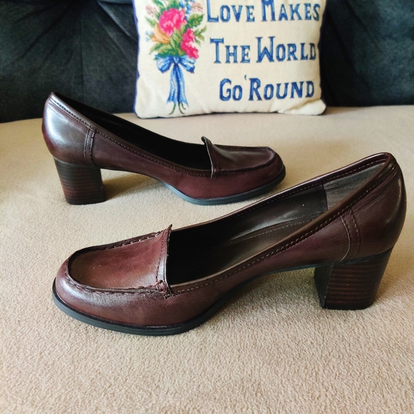 🧸SOLD🧸 VINTAGE 90s Brown Chunky Loafer Heels - Picture 3 of 9